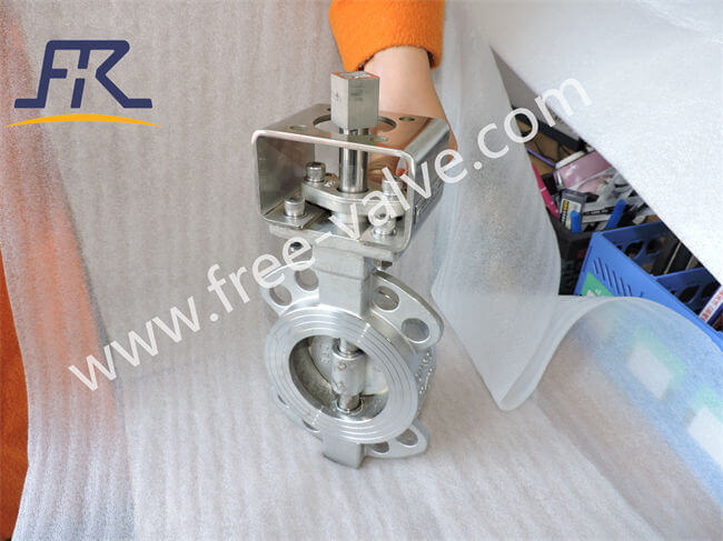 Anti-abrasive ceramic butterfly valve for abrasive and corrosive applications