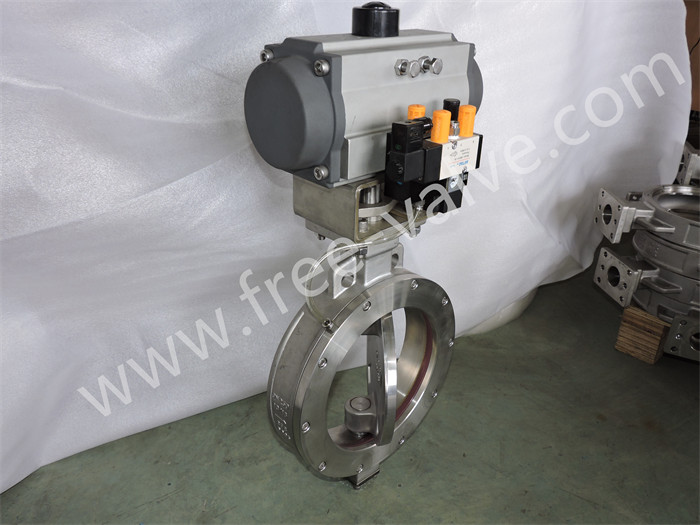 Pneumatic operated resilient sealed inflatable seated butterfly valve with replacetable rubber seat